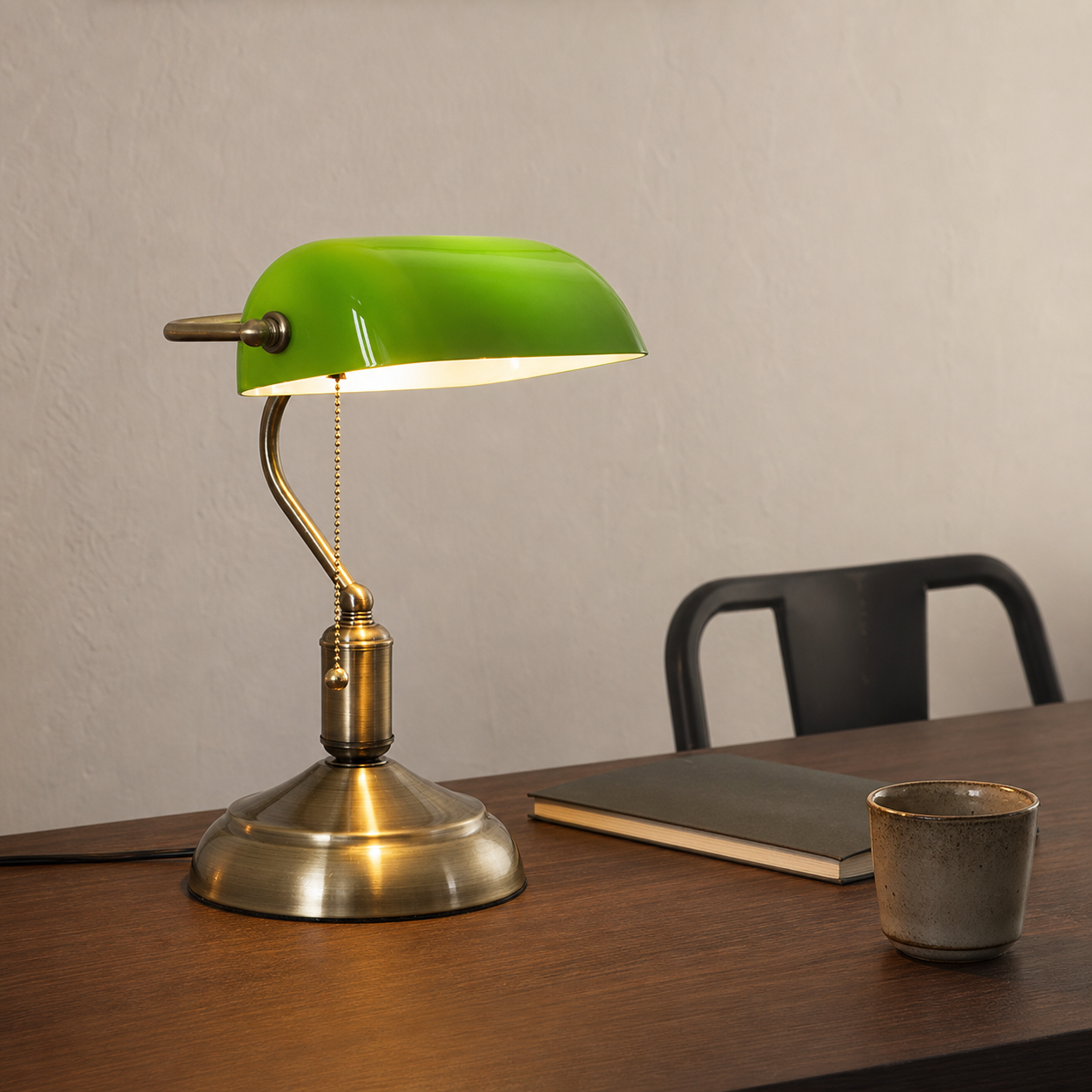 banker's lamp / デスクランプ - NOMARIS lifestyle image 01